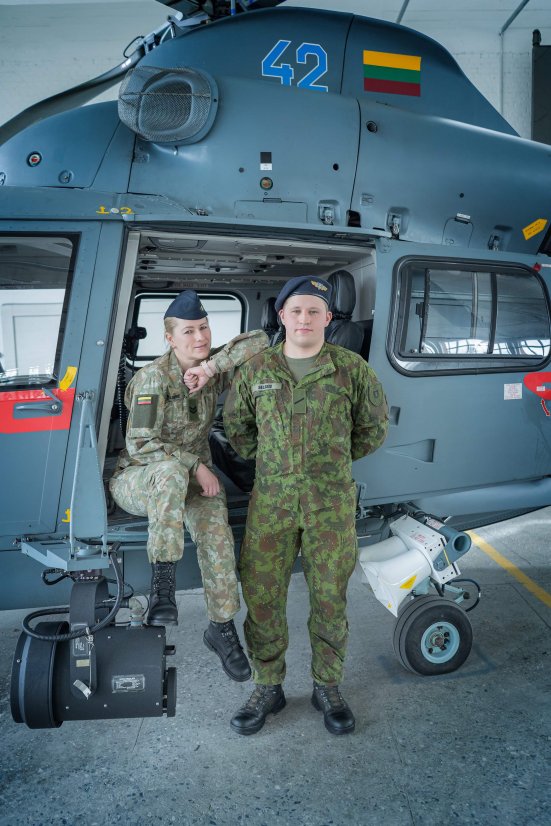 Tarnyboje žuvus vyrui, pati uniformą apsivilkusi Lietuvos kariuomenės seržantė: „Džiaugiuosi, kad...