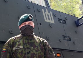 Pamažu prisijaukinami „Vilkai“: rengiami pėstininkų kovos mašinų įgulų vadai - 1