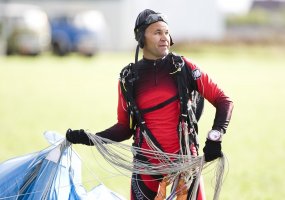 Lietuvos karininkas atliko 9000-ąjį šuolį parašiutu - 2