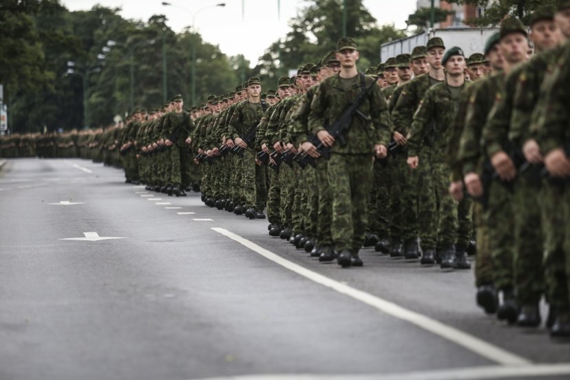 Lietuvos kariuomenė savaitgaliui į namus išleis nuolatinės privalomosios pradinės karo tarnybos...
