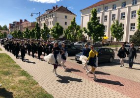 Karinių jūrų pajėgų orkestras vaikams dovanojo maršus - 1