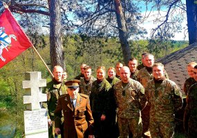 Kariai padėjo sutvarkyti partizanų vadavietės Kasčiūnų kaime aplinką - 1