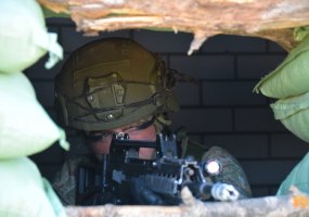 Gedimino štabo bataliono jaunieji kariai įveikė kovos mieste iššūkį  - 4