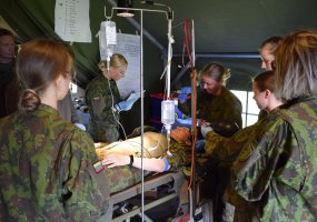 Karo medicinos tarnybos rezervo kariai pratybose atnaujino nukentėjusiųjų nuo cheminių,... - 2