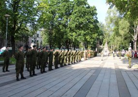 Lietuvos kariuomenės rezervo karininkų gretas papildė 74 leitenantai - 5