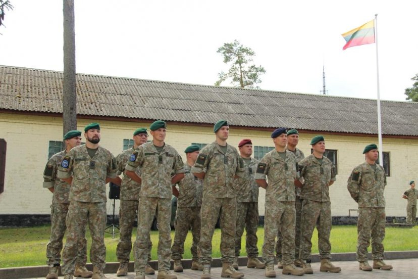 Į karinę mokymo operaciją Ukrainoje išlydėti Lietuvos kariai