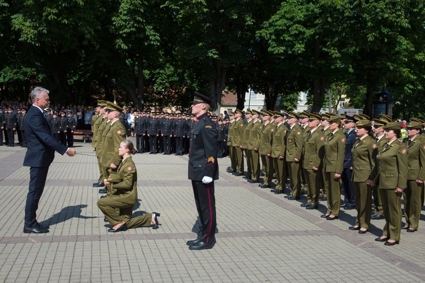 Lietuvos kariuomenės gretas papildė pusšimtis karininkų  