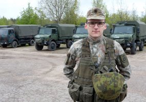 Kariuomenėje tarnaujanti ir į tarnybą sūnų atvedusi 46-erių alytiškė: „Nereikia mamoms tikėtis,... - 1