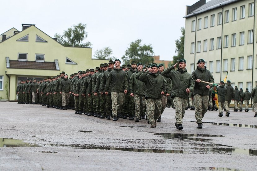 Motorizuotoje pėstininkų brigadoje „Žemaitija“ karines žinias ir įgūdžius atnaujino apie 350...