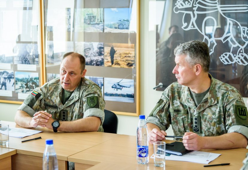Kariuomenės vadas lankė brigadą „Geležinis vilkas“ ir Mokomąjį pulką 