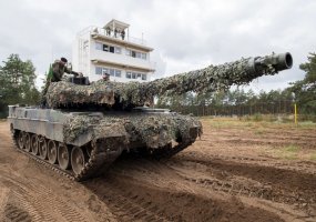Lietuvos kariuomenės poligone testuojama daugiafunkcinė tankų ir kovos mašinų šaudykla - 4