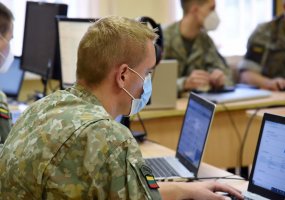 Lietuvos kariuomenės kibernetinio saugumo pratybose „Gintarinė migla 2020“ treniruojamasi... - 3