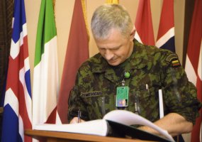 Generolas majoras Gintautas Zenkevičius iškilmingos ceremonijos metu išleistas į atsargą - 5