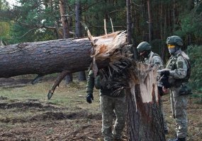 Pratybose su sąjungininkais treniruotasi koordinuotai įrengti inžinerines kliūtis - 5