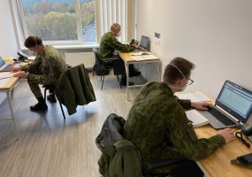 Nacionaliniam visuomenės sveikatos centrui Lietuvos kariuomenės parama padidėjo iki 50 karių  - 4