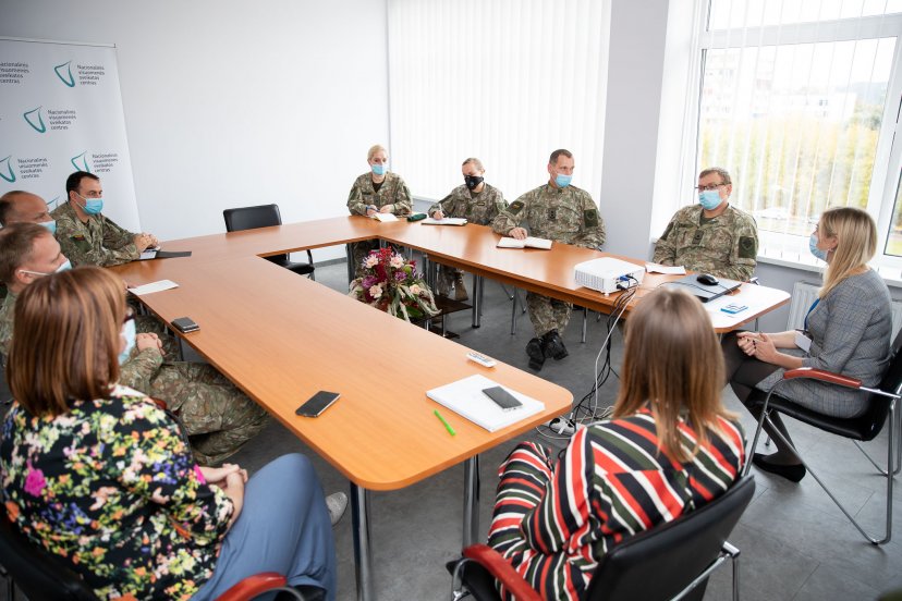 Nacionalinio visuomenės sveikatos centre budėjimą pradeda Lietuvos kariuomenės Taikos meto...