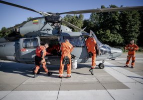 Karinių oro pajėgų paieškos ir gelbėjimo sraigtasparnio įgulos vadas Suomis, antrasis pilotas... - 1