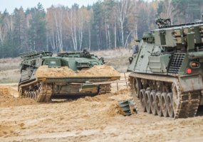 Generolo Romualdo Giedraičio artilerijos batalionas pasipildė modernizuotais Bergepanzer-2  - 2