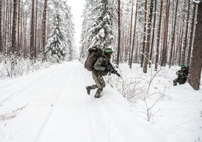 Inžinerijos bataliono jaunieji kariai baigė bazinį kario kursą - 5