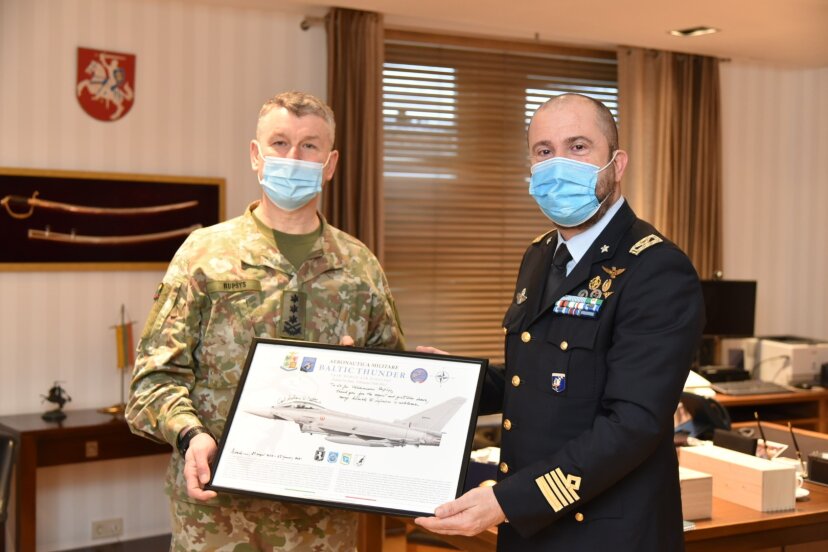 Keičiasi NATO oro policijos misijai vadovaujantys Italijos kontingentų vadai