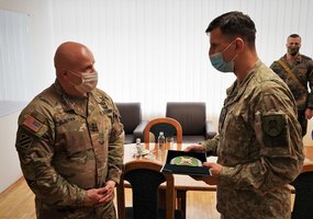 Lietuvoje lankėsi NATO Jungtinės sausumos pajėgų vadavietės vadas  - 1