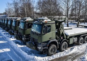 Lietuvos kariuomenės technikos parkas papildytas specialiosios paskirties AROCS sunkvežimiais - 8