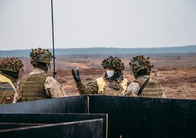 Karaliaus Mindaugo husarų bataliono karių pratybos – pagilinti kovinio šaudymo įgūdžiai - 7