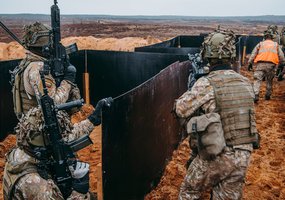 Karaliaus Mindaugo husarų bataliono karių pratybos – pagilinti kovinio šaudymo įgūdžiai - 6