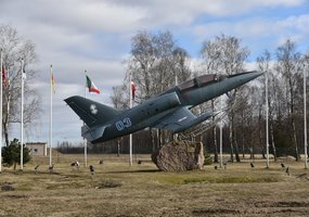 Aviacijos bazėje kariuomenės vadas domėjosi vykdomais projektais - 7