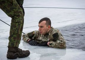 Išgyvenimo pratybos – originalus karių savanorių pasirinkimas atsisveikinti su žiema - 3