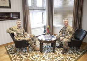 NATO pajėgų Europoje vadas Lietuvoje aptarė gynybos klausimus su kariuomenės vadu - 1