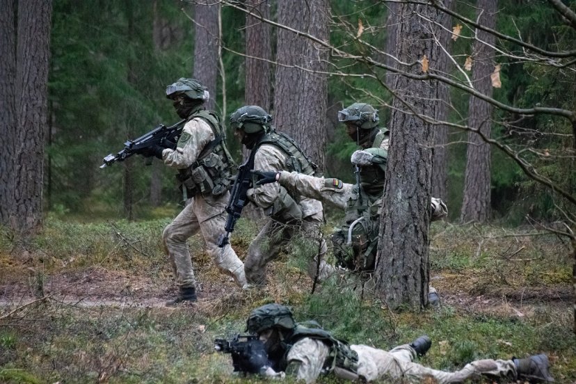 Būrių vertinamosios lauko taktikos pratybos: per asmeninį meistriškumą komandos sėkmės link