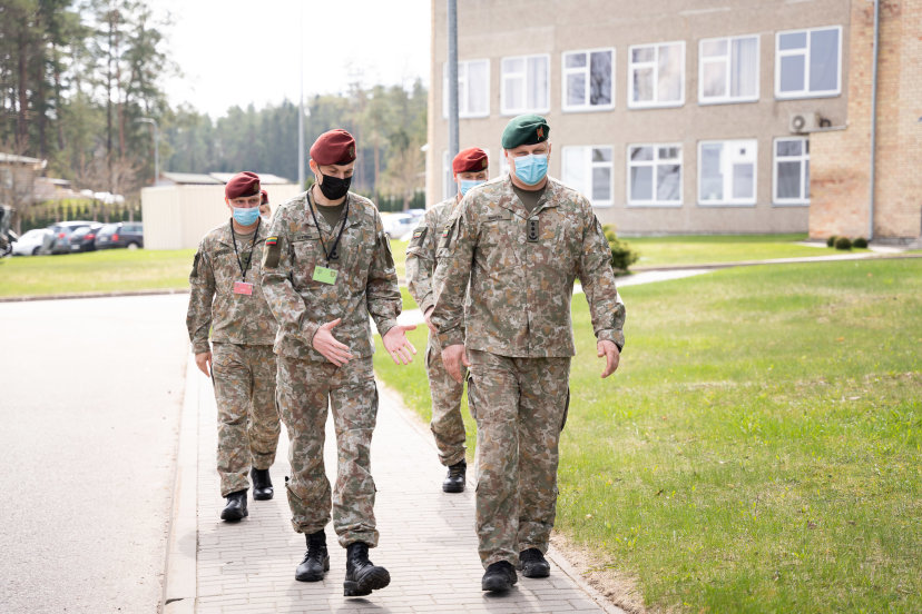 Savanorių pajėgų pratybos „Tvirtas skydas 6“: treniruojami gynybinių operacijų gebėjimai