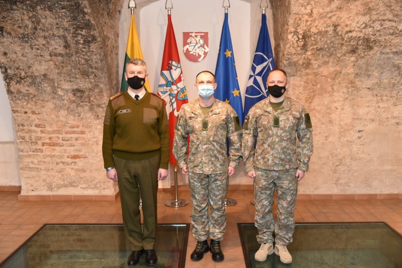 Kariuomenės vadas suteikė seržanto majoro laipsnį vrš. Artūrui Miklušiui