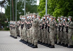 Baigę bazinį kursą prisiekė kariai savanoriai - 3