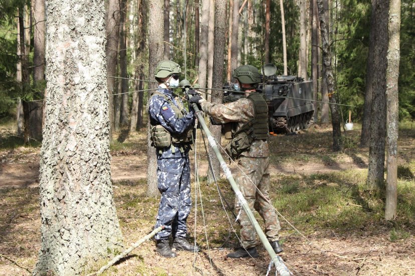 Lietuvos kariuomenės mokykloje ryšininkai tobulina savo kvalifikaciją 