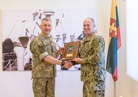 Lietuvos kariuomenės vadas padėkojo Jungtinių Amerikos Valstijų 6-ojo laivyno vadui už paramą  - 2