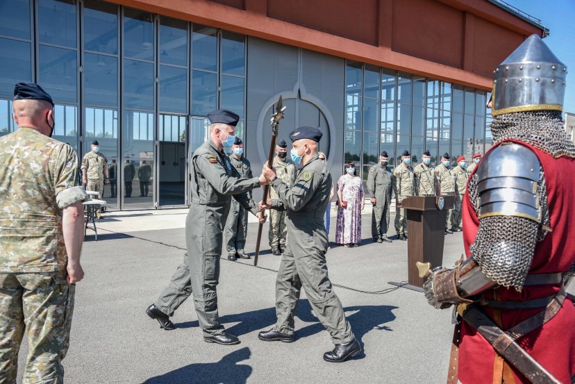 Keičiasi Karinių oro pajėgų Aviacijos bazės vyriausiasis puskarininkis