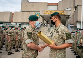 Sausumos pajėgų štabo viršininku paskirtas plk. ltn. Viktoras Bagdonas - 2