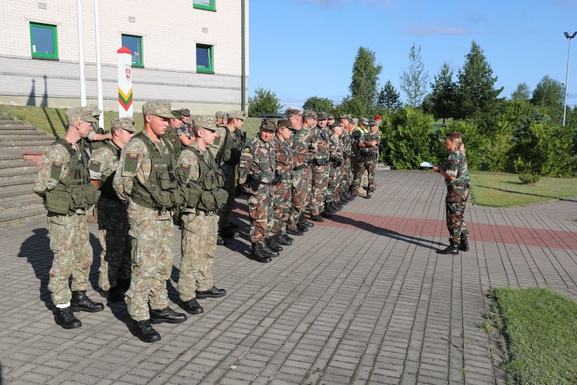 Krašto apsaugos savanorių pajėgų vadas domėjosi karių vykdomomis užduotimis pasienyje