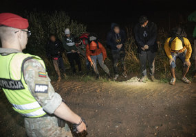 Fotoreportažas iš Lietuvos kariuomenės naktinio patrulio pasienyje prie Ignalinos - 17