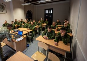 Lietuvos kariuomenė pradeda šių metų rezervo karių rengimą: pirmieji 100 atsargos karių atvyko į... - 1
