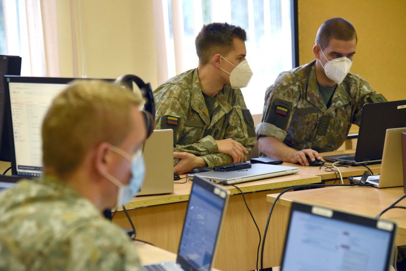 Baigėsi kasmetinės Lietuvos kariuomenės organizuojamos kibernetinio saugumo pratybos „Gintarinė...