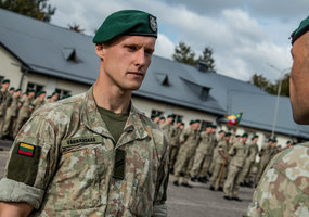 Sustiprėję jaunieji husarai baigė 9 mėnesių tarnybą - 6