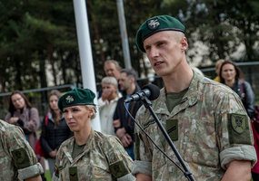 Sustiprėję jaunieji husarai baigė 9 mėnesių tarnybą - 7