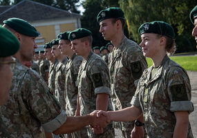 Sustiprėję jaunieji husarai baigė 9 mėnesių tarnybą - 5