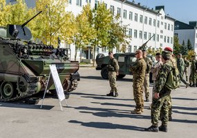 Lietuvoje ESBO stebėtojams pristatytos modernios pėstininkų kovos mašinos „Vilkas“ - 8