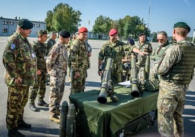 Lietuvoje ESBO stebėtojams pristatytos modernios pėstininkų kovos mašinos „Vilkas“ - 4