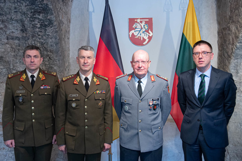 Vokietijos kariuomenės Jungtinių pajėgų Operacinės vadavietės vadas generolas leitenantas Erichas...