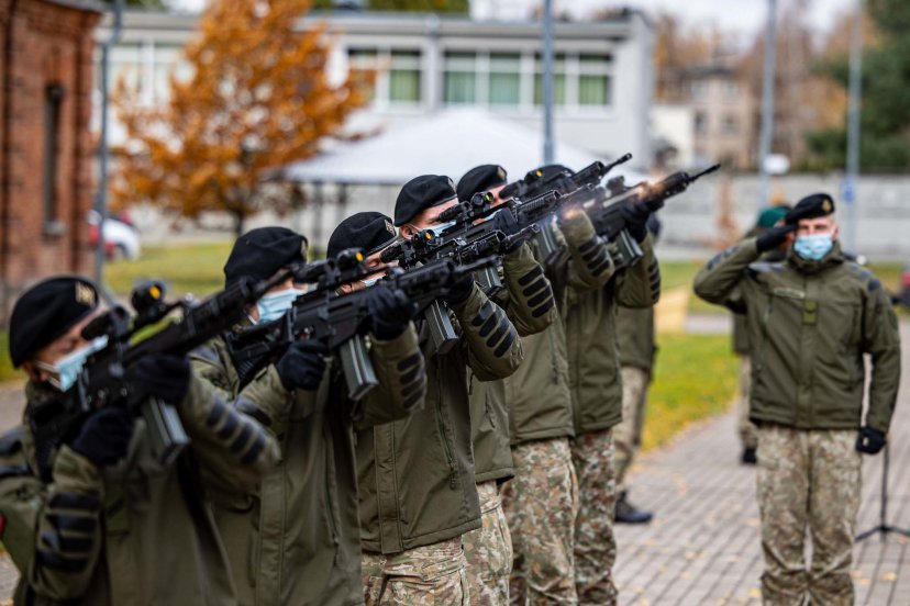 Lietuvos valstybei prisiekė per 600 karių